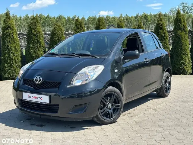 Toyota Yaris 1.33 Sol — wynajem długoterminowy bez BIK