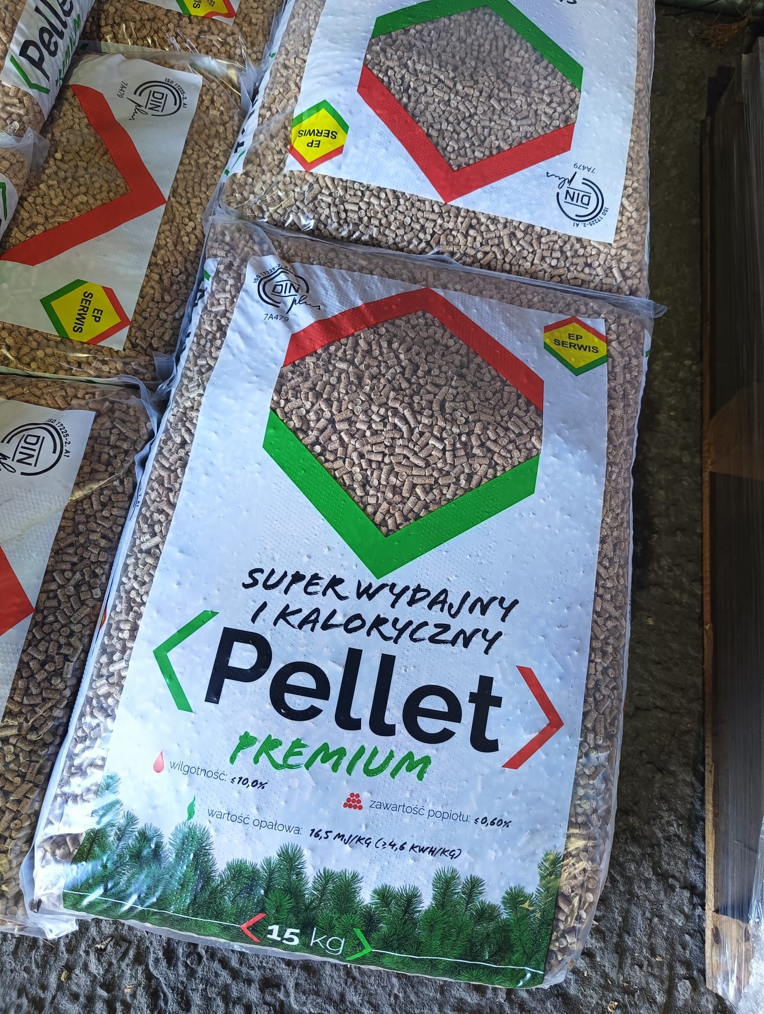 Pellet drzewny i brykiet bukowo-dębowy